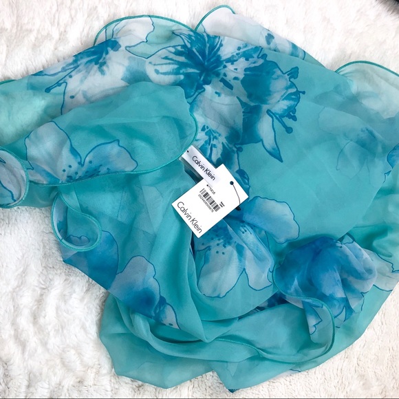 Calvin Klein Accessories - Calvin Klein Scarf!!